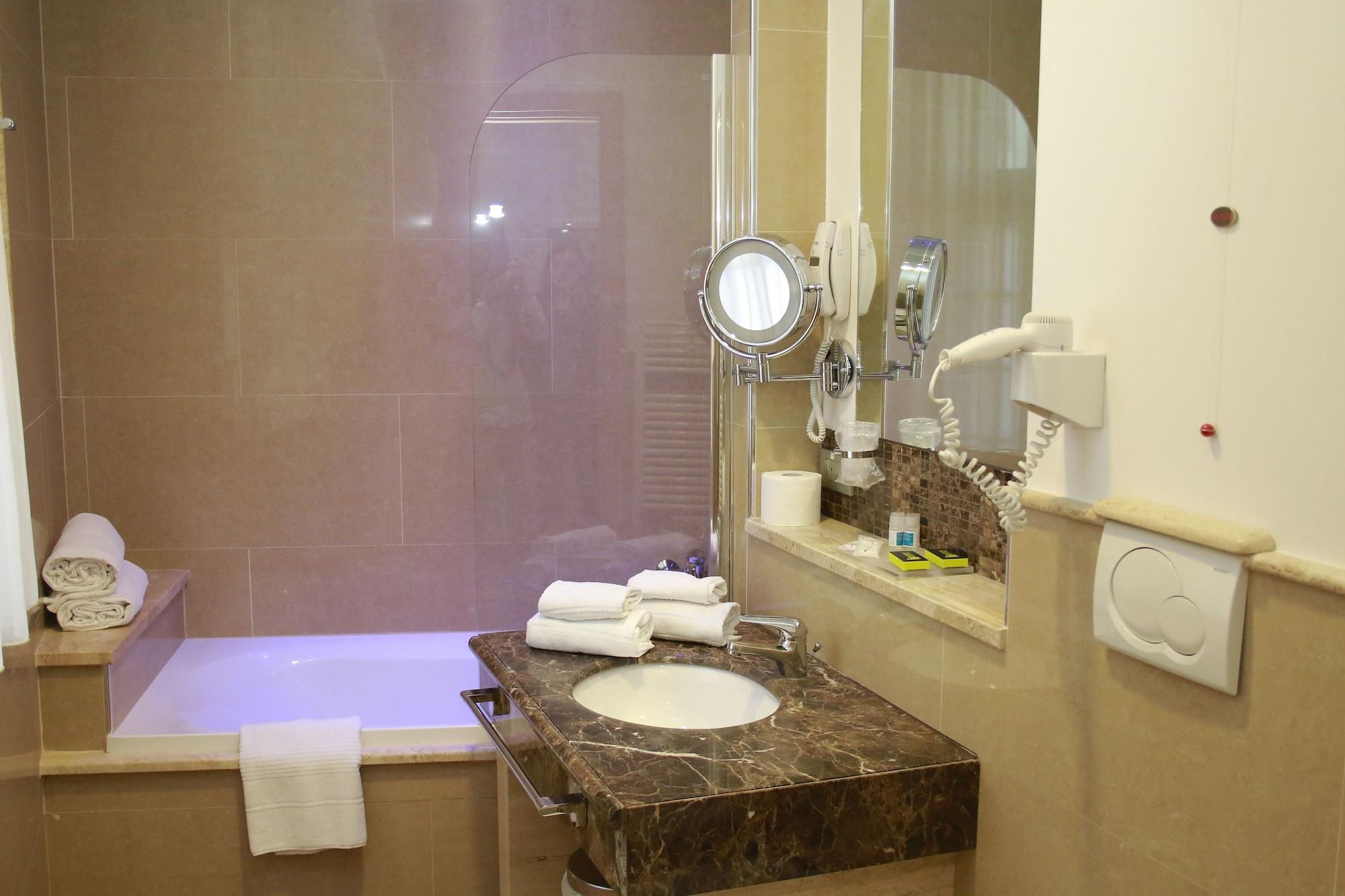 Hotel Palazzo Virgilio Brindisi Zewnętrze zdjęcie